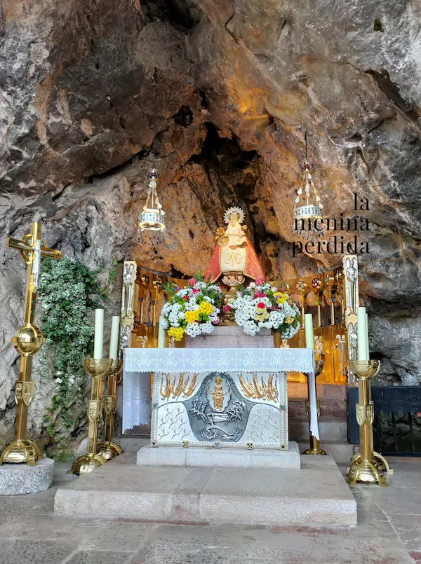 La Santina en la Santa Cueva ©Fotografía propia